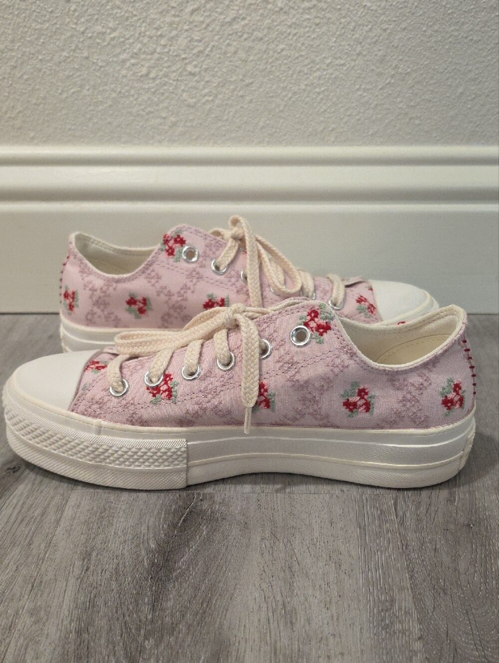 Converse Lift Platform - Rose Cross Stitch - Low Top, Size 8 - Picture 9 of 16